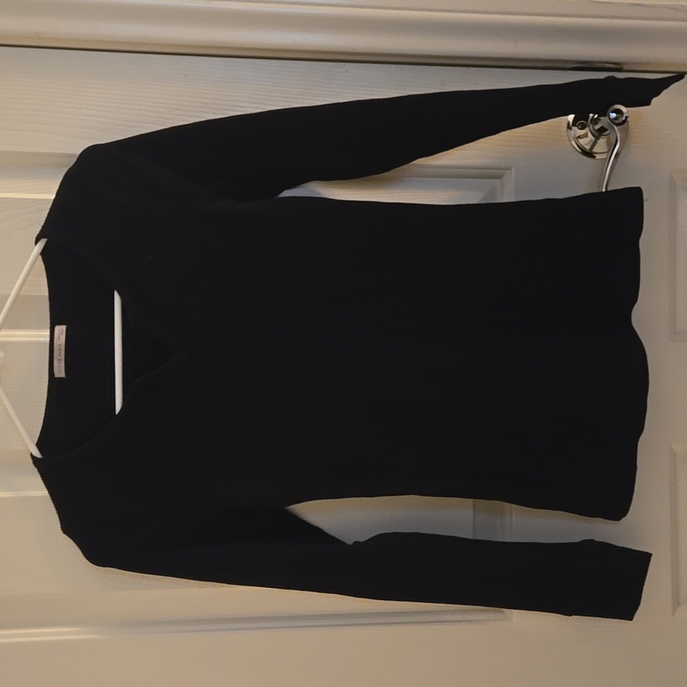 NWOT Active Basic Women's Long Sleeve Shirts. Size Medium. BUNDLE SOLD TOGETHER.